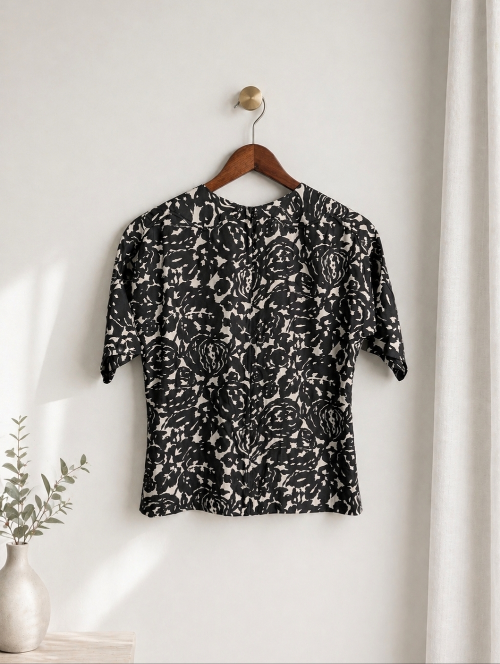 A Detacher Silk Abstract Black White Floral Blouse Top 8